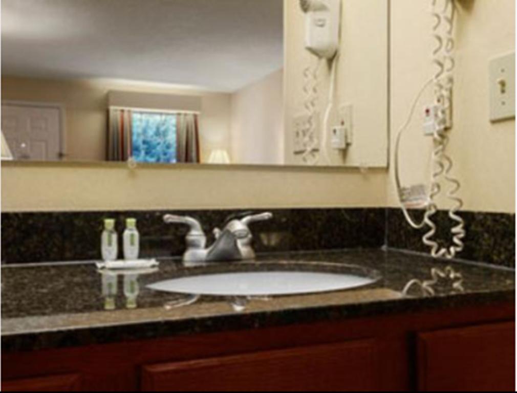 Baymont By Wyndham Greenville Room photo